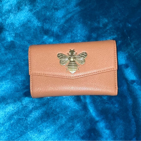 Bee Tote with wallet purchased at Accessorize in London - Picture 6 of 7